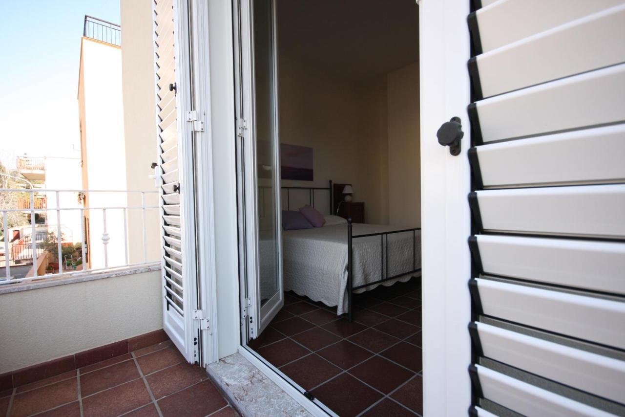 Porta Del Vento Bed and Breakfast Giardini Naxos Exteriör bild